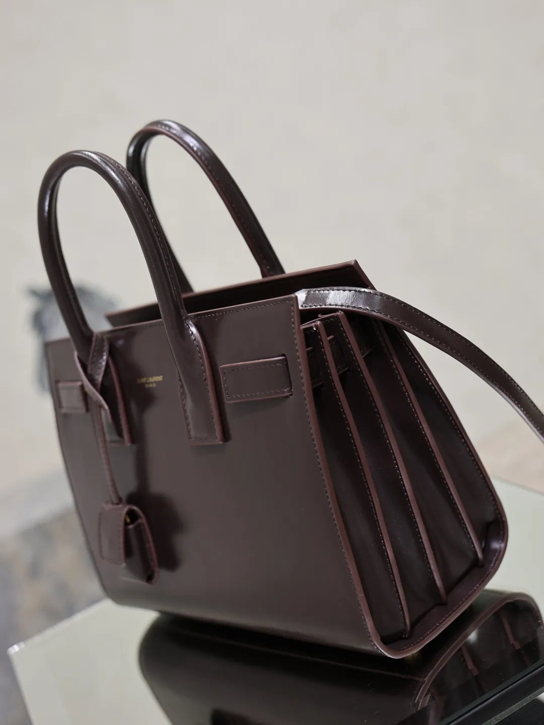 Sac De Jour 10.2 in Grained Leather Tote Bag 421863/477477
