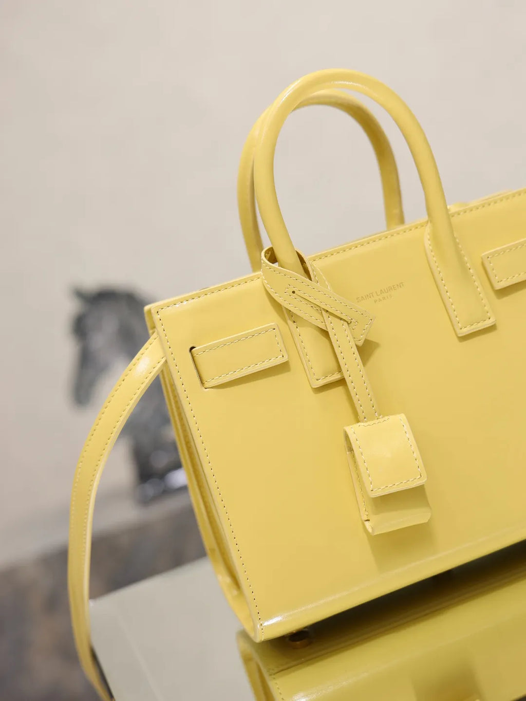 Sac De Jour 8.7 in Grained Leather Tote Bag 717440