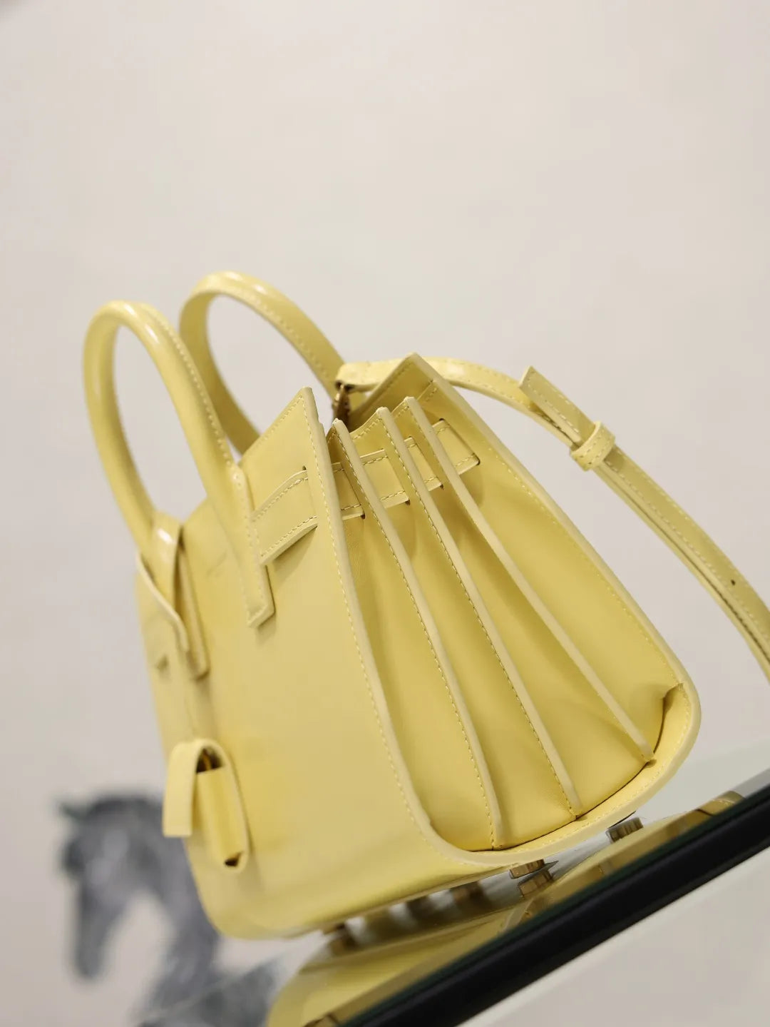 Sac De Jour 8.7 in Grained Leather Tote Bag 717440