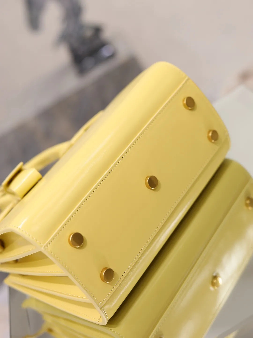 Sac De Jour 8.7 in Grained Leather Tote Bag 717440