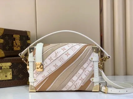 Side Trunk Monogram Dune 9.3 in Handbag M29666