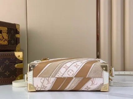Side Trunk Monogram Dune 9.3 in Handbag M29666