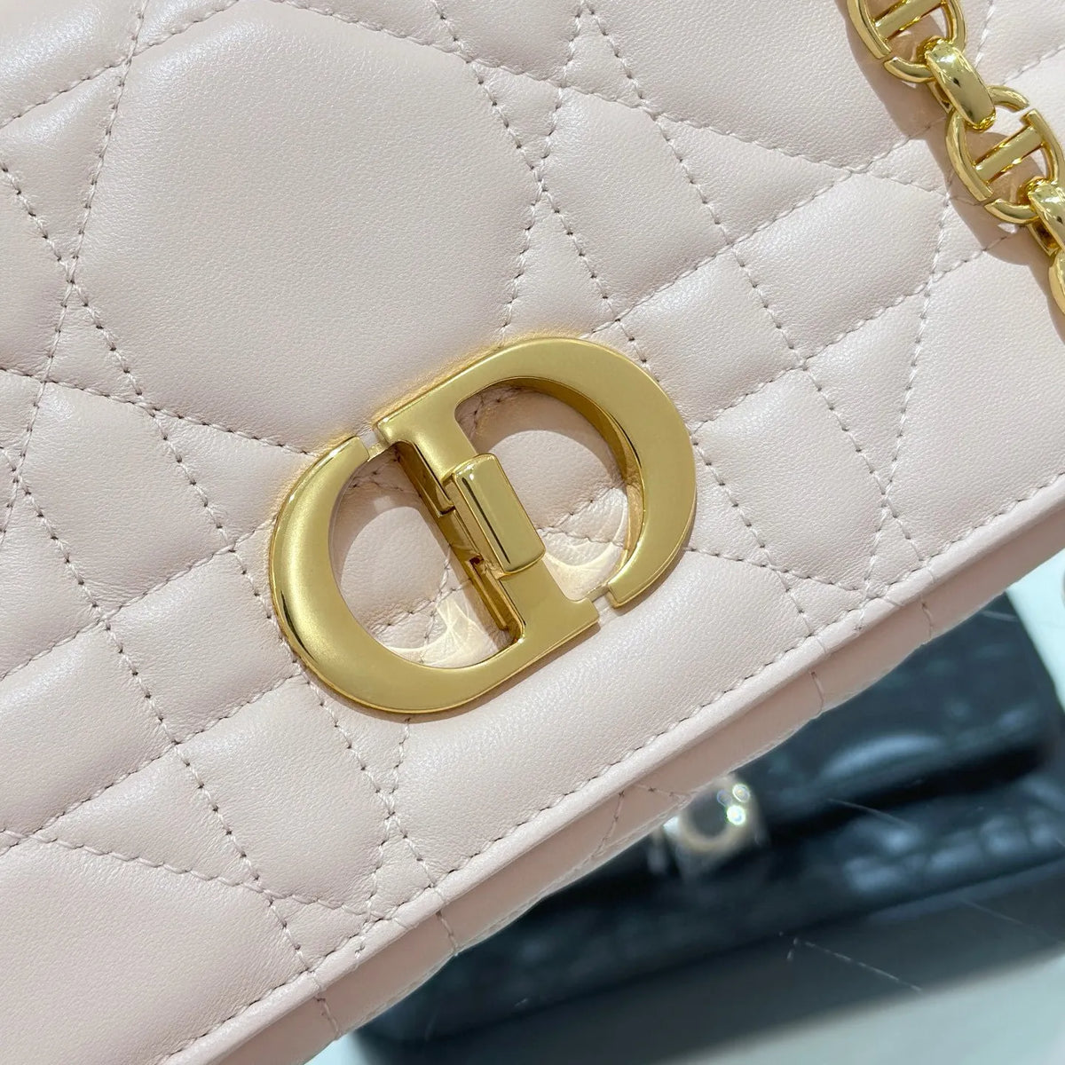 Small Chris 20 Cannage Chain Shoulder Bag