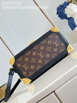 Speedy Bandouliére Monogram Canvas 8.7 in Handbag M28761