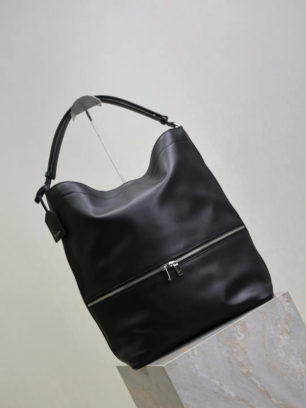 TAG Smooth Saddle Leather 15.7 in Hobo Tote Bag 797748