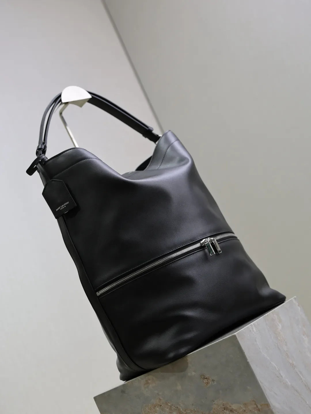 TAG Smooth Saddle Leather 15.7 in Hobo Tote Bag 797748