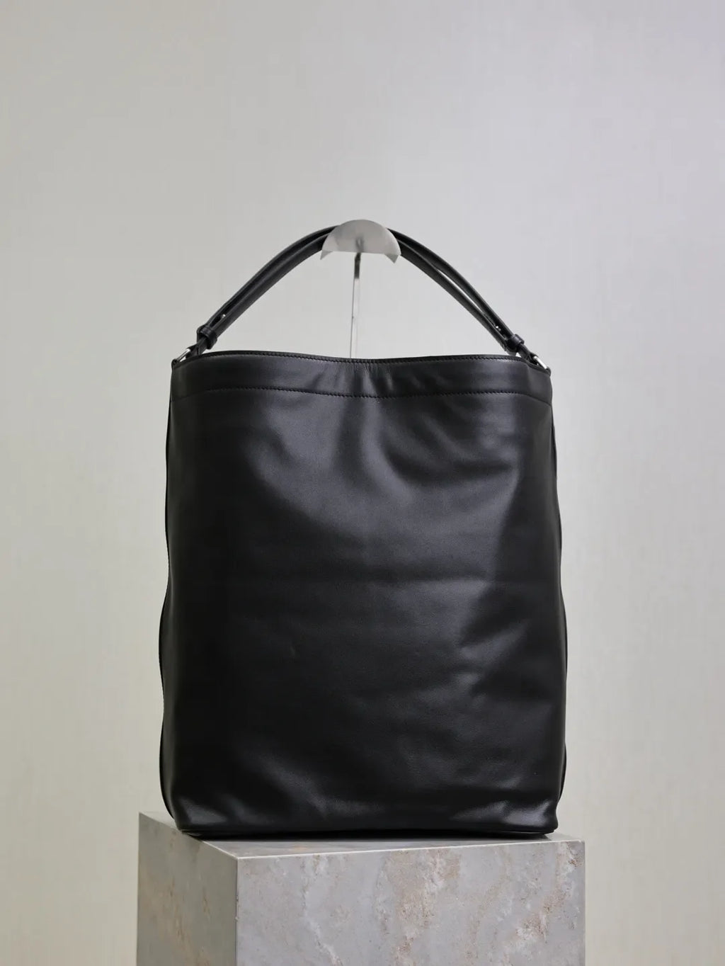 TAG Smooth Saddle Leather 15.7 in Hobo Tote Bag 797748