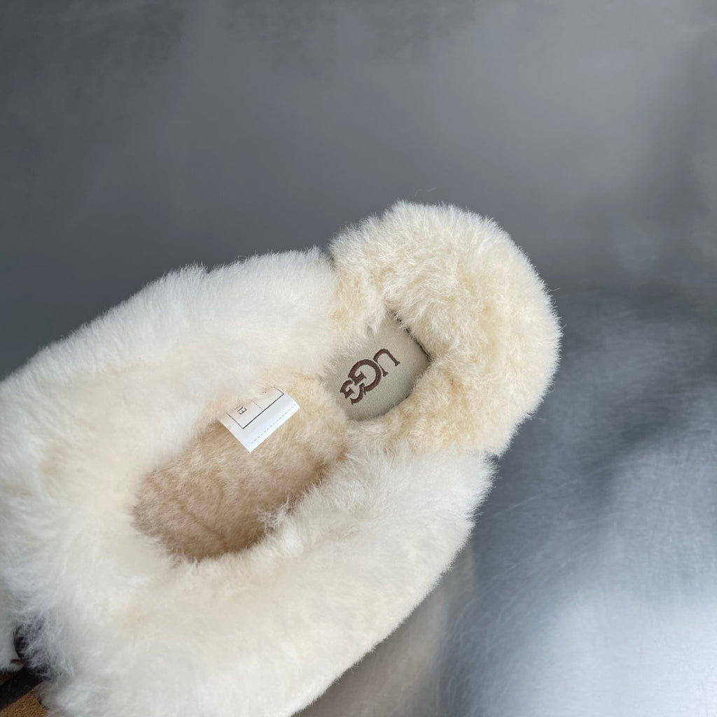 UGG Slipper Evolution Women's Closed Toe Slippers