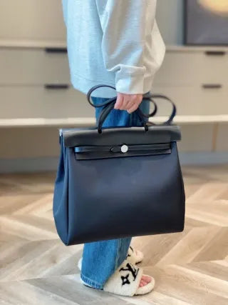 Unisex 15.4 in Casual Handbag Black Silver