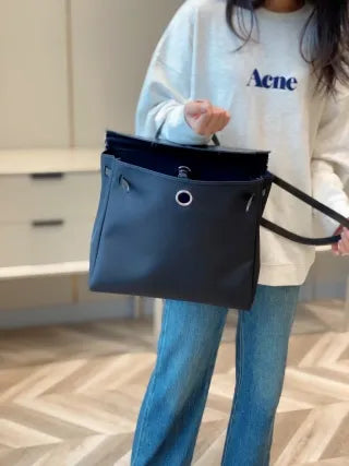 Unisex 15.4 in Casual Handbag Black Silver