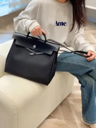 Unisex 15.4 in Casual Handbag Black Silver