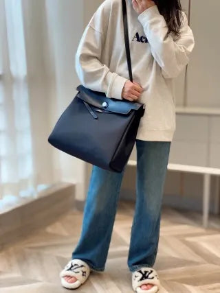 Unisex 15.4 in Casual Handbag Black Silver