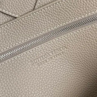 Unisex BV Diago Leather 12.6 in Crossbody Bag 815796
