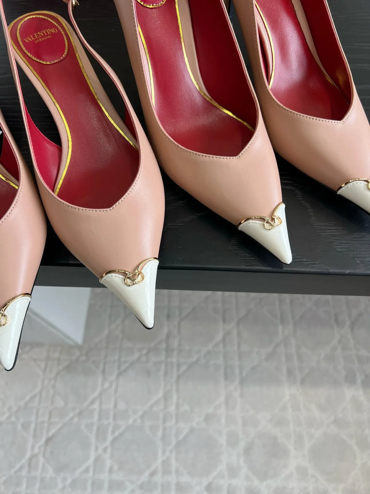 VAL Women's Valentin Pointed Toe Pumps