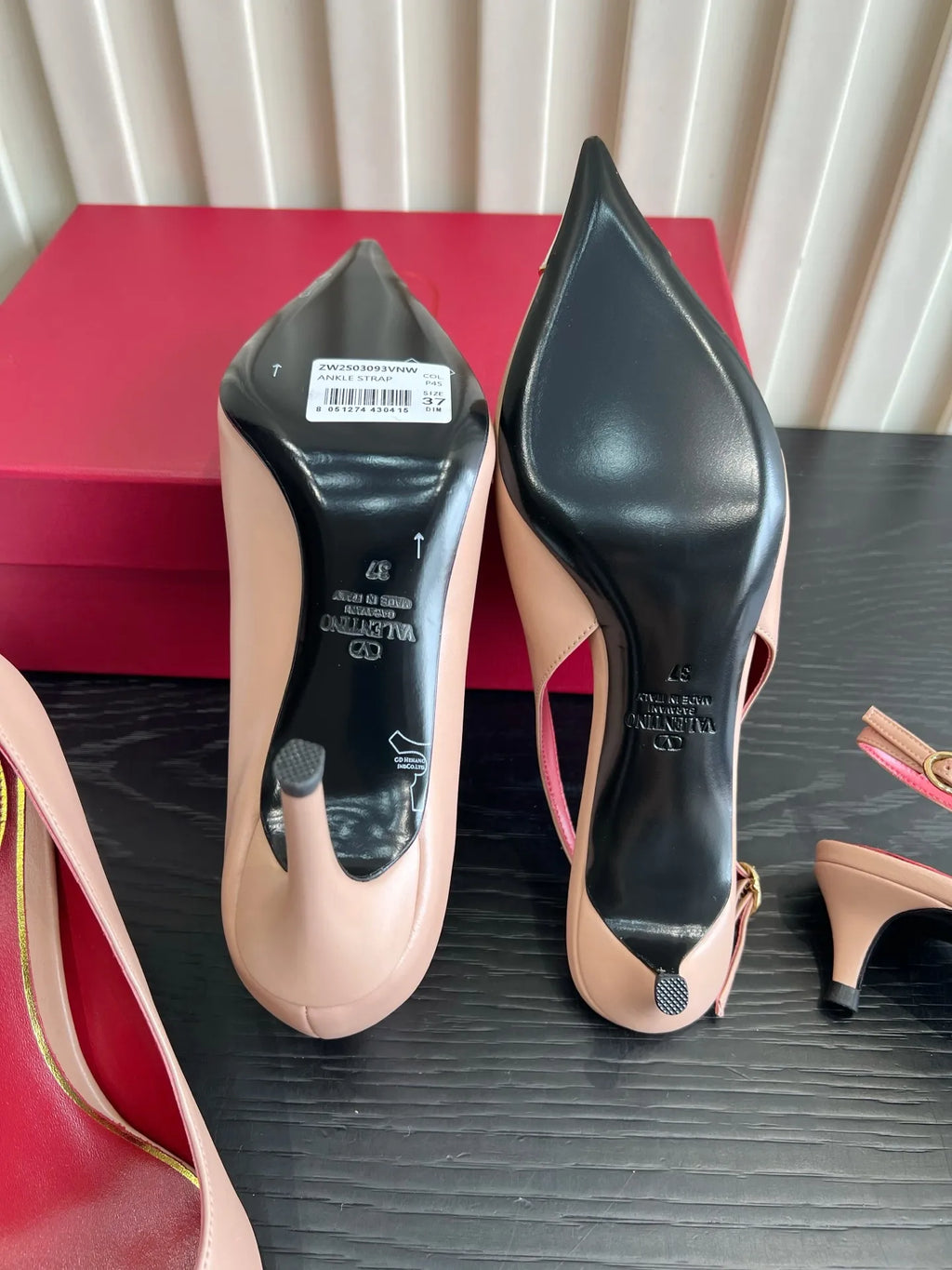 VAL Women's Valentin Pointed Toe Pumps