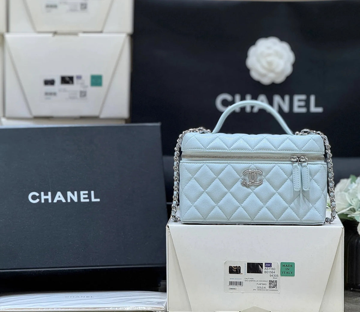 Vanity with Chain AP4854