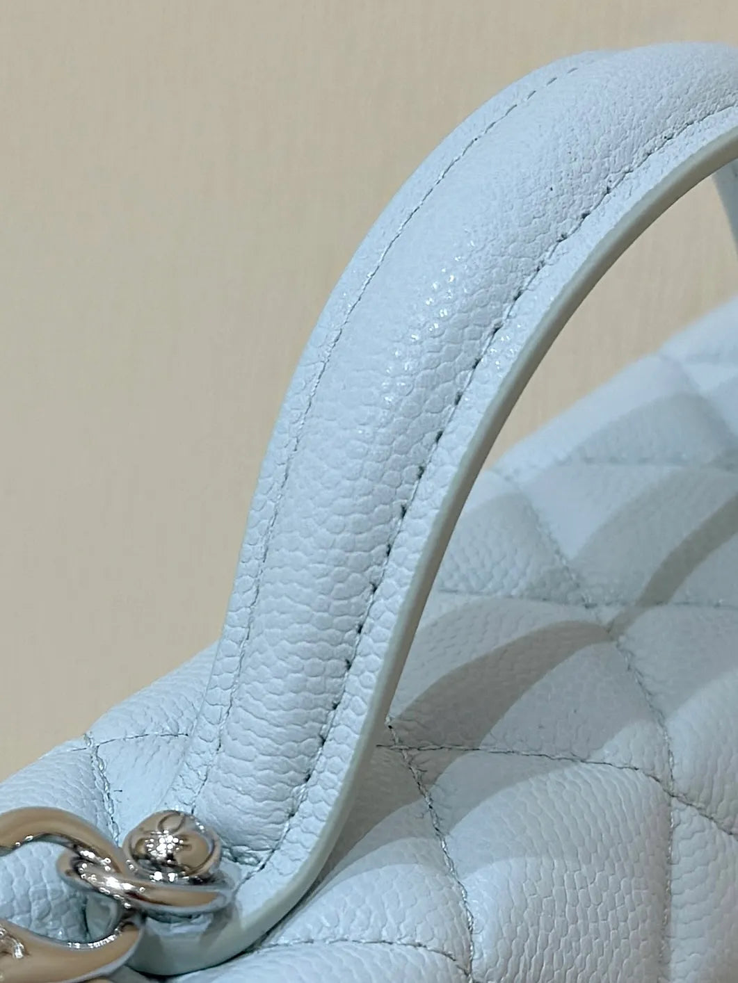 Vanity with Chain AP4854