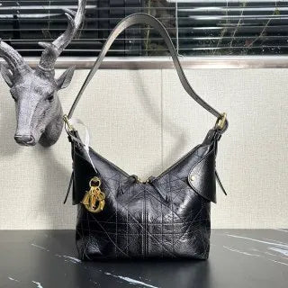 Voyage 8.7 in Leather Handbag 2845