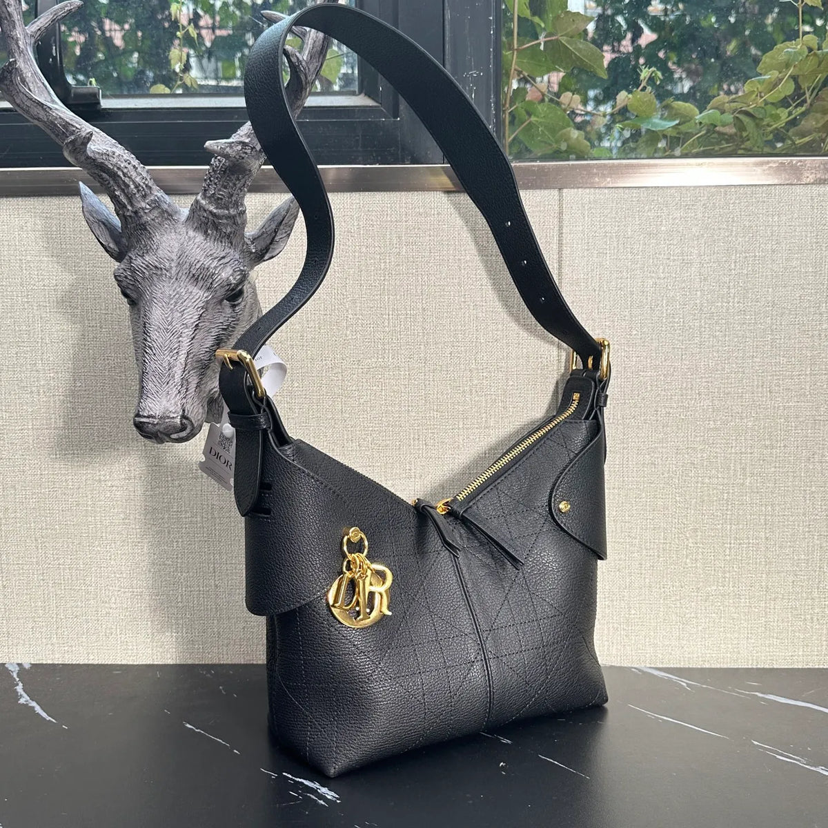 Voyage 8.7 in Leather Handbag 2845