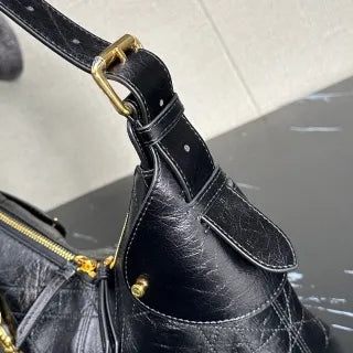 Voyage 8.7 in Leather Handbag 2845