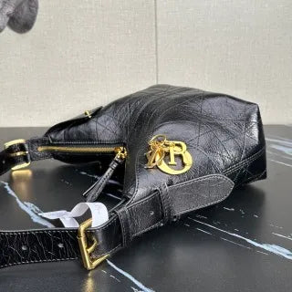 Voyage 8.7 in Leather Handbag 2845