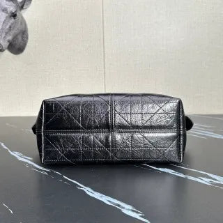 Voyage 8.7 in Leather Handbag 2845