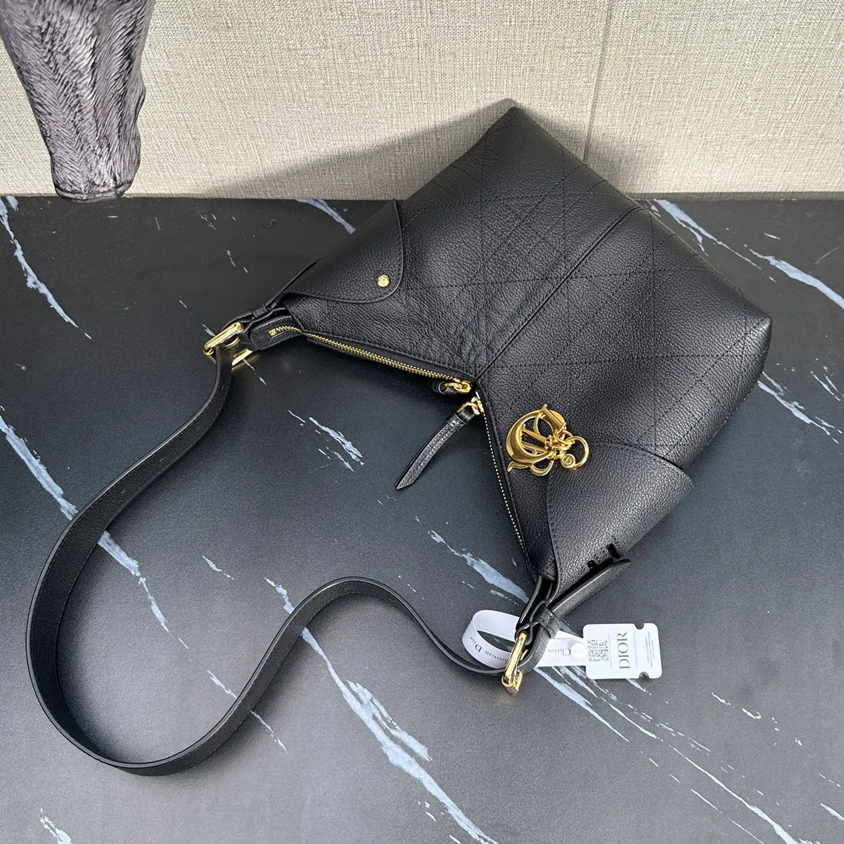 Voyage 8.7 in Leather Handbag 2845