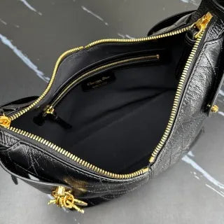 Voyage 8.7 in Leather Handbag 2845