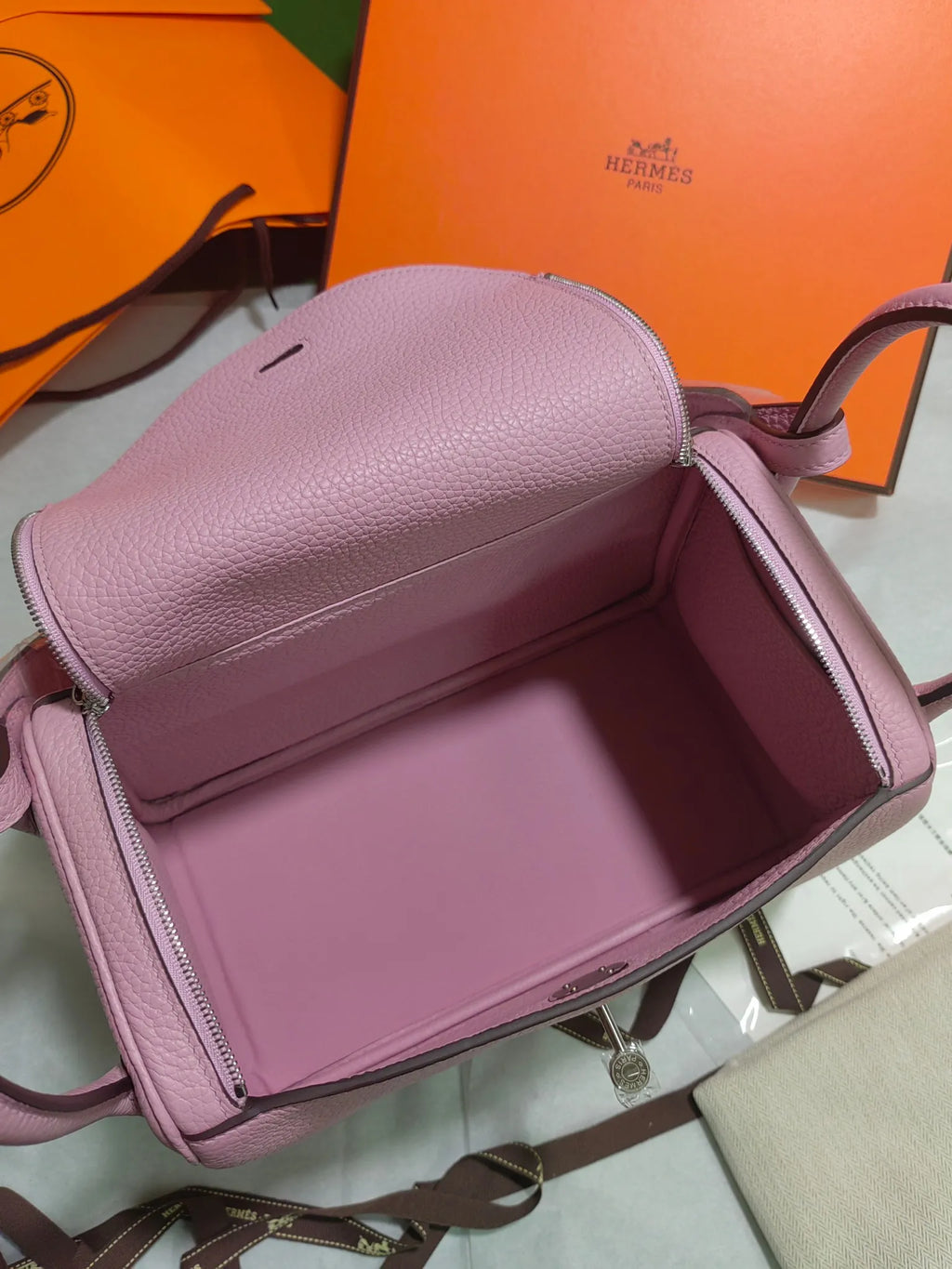 Women's 10.2 in Leather Handbag