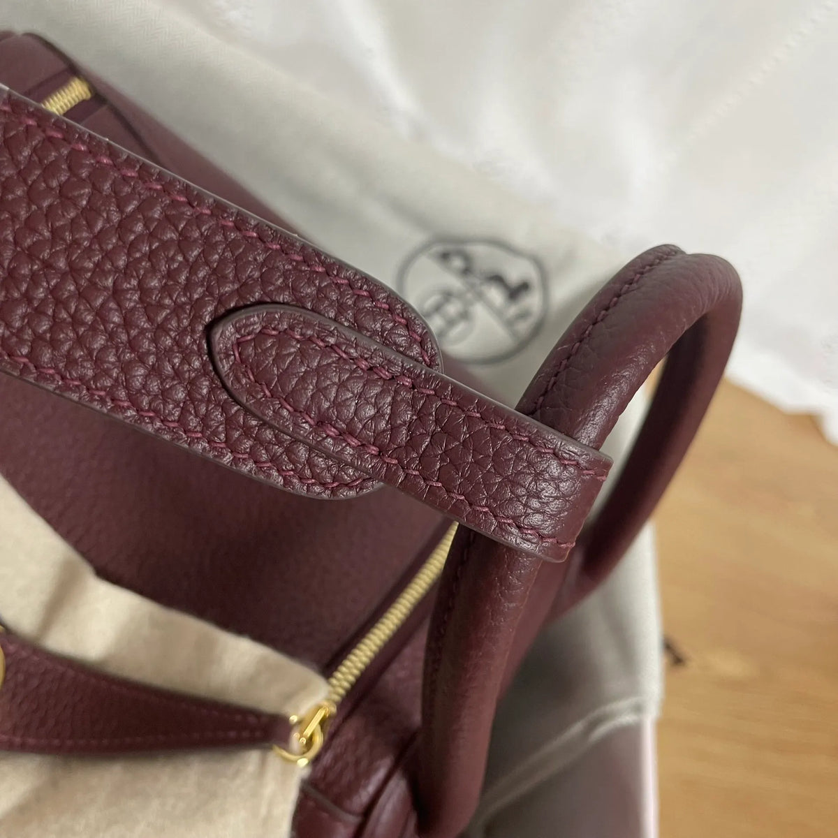 Women's 10.2 in Leather Handbag