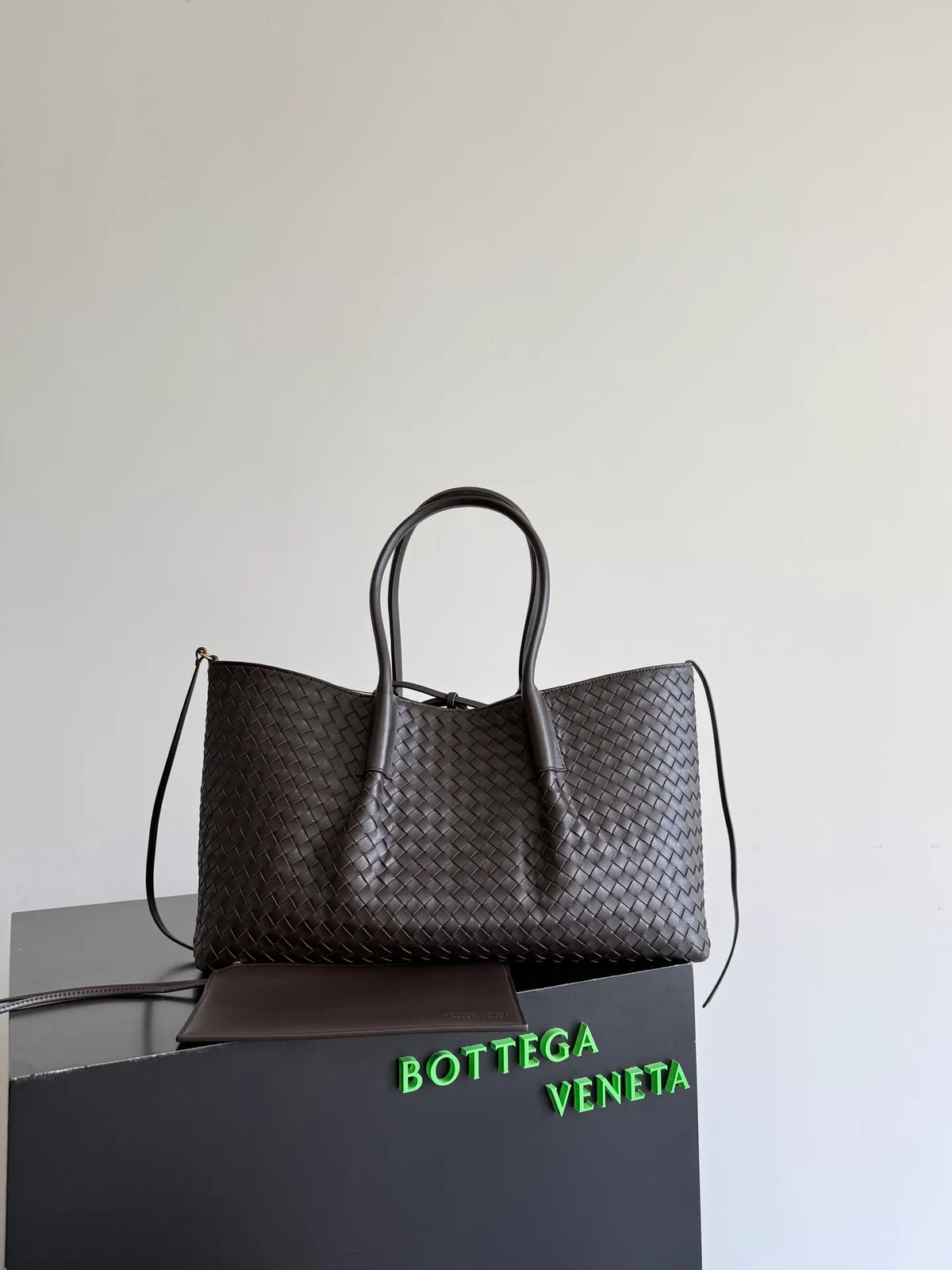 Women's Bottega Veneta 2025 Pinacoteca 16.9 in Bag 817166 282513