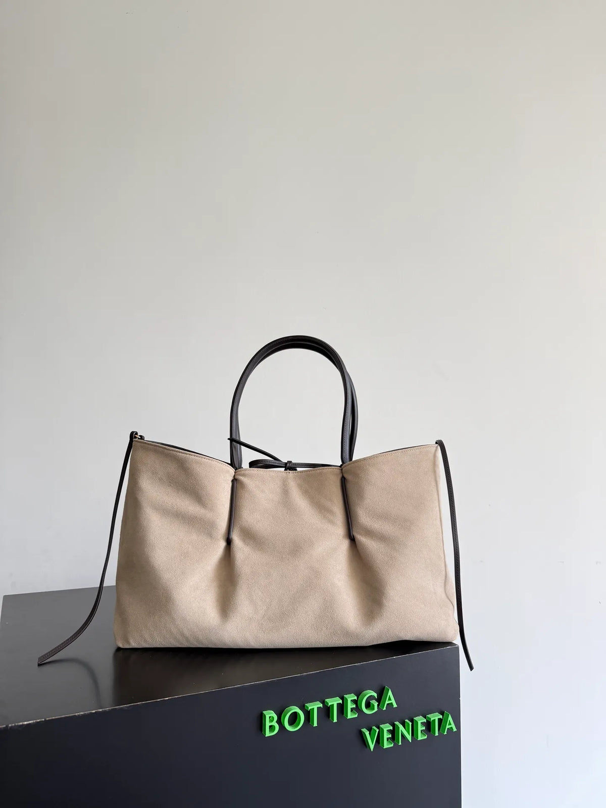 Women's Bottega Veneta 2025 Pinacoteca 16.9 in Bag 817166 282513