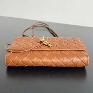 Women's BV Andiamo Leather 7.5 in Crossbody Bag 836940