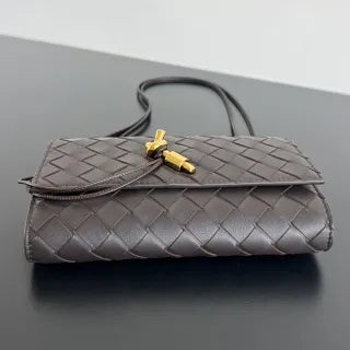 Women's BV Andiamo Leather 7.5 in Crossbody Bag 836940