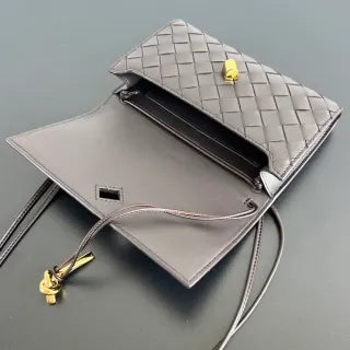 Women's BV Andiamo Leather 7.5 in Crossbody Bag 836940