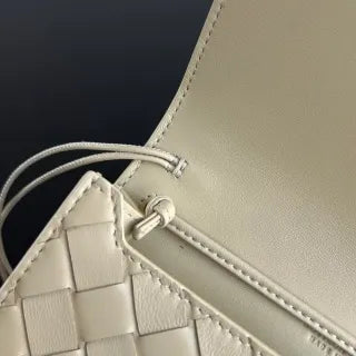Women's BV Andiamo Leather 7.5 in Crossbody Bag 836940