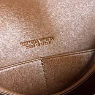 Women's BV Andiamo Leather 7.5 in Crossbody Bag 836940