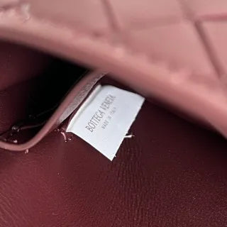 Women's BV Andiamo Leather 9.4 in Crossbody Bag 578001020
