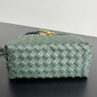 Women's BV Andiamo Leather 9.8 in Shoulder Bag 743568