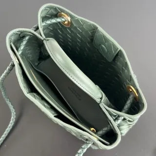 Women's BV Andiamo Leather 9.8 in Shoulder Bag 743568