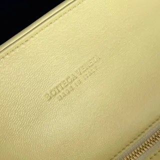 Women's BV Barbare Lambskin 14.6 in Tote Bag 868327