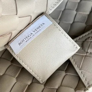 Women's BV Campana Lambskin 11 in Shoulder Bag 854248
