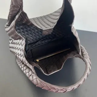 Women's BV Campana Lambskin 15.4 in Shoulder Bag 844250