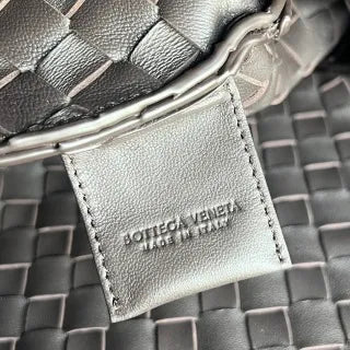 Women's BV Campana Lambskin 15.4 in Shoulder Bag 844250