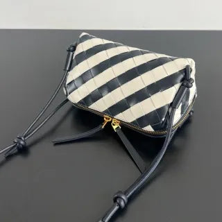 Women's BV Concert Leather 7.3 in Shoulder Bag 794258