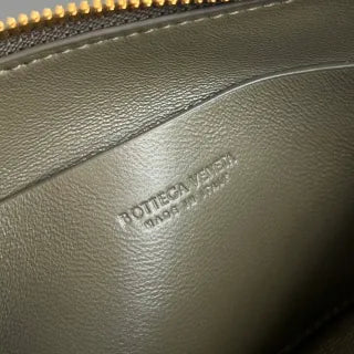 Women's BV Concert Leather 7.3 in Pouch 794258