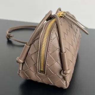 Women's BV Concert Pouch Leather 7.3 in Crossbody Bag 794258