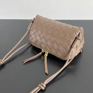 Women's BV Concert Pouch Leather 7.3 in Crossbody Bag 794258