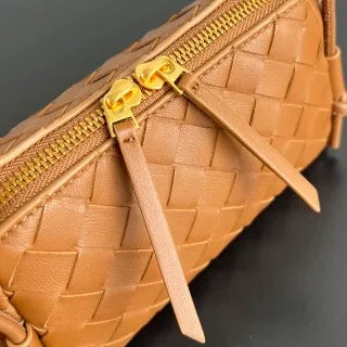 Women's BV Concert Pouch Leather 7.3 in Shoulder Bag 794258
