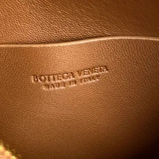 Women's BV Concert Pouch Leather 7.3 in Shoulder Bag 794258